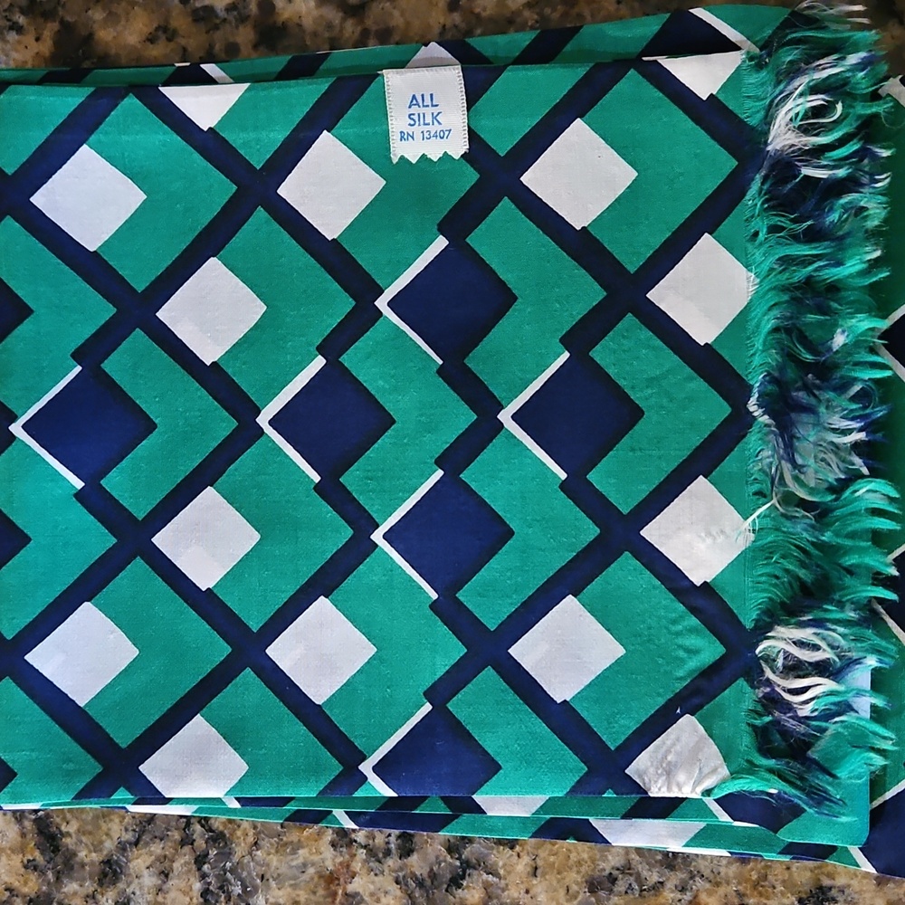 VINTAGE 100% SILK DIAMOND PATTERN LONG RECTANGLE‎ SCARF GREEN BLUE WHITE